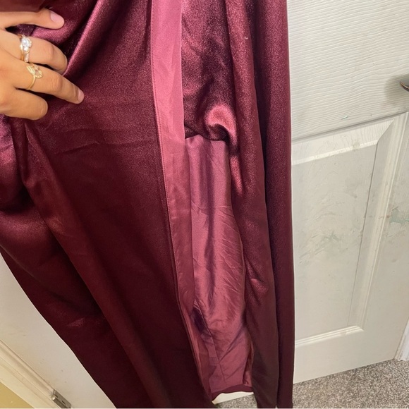 AZAZIE JEMMA
Cabernet Sheath Pleated Metallic Satin Dress Sz A14 - Picture 12 of 12